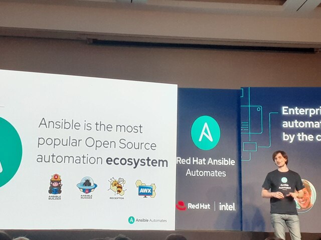 Leonardo Gallego exponiendo la charla Enterprise automation powered by the community en Ansible Automates 2023 Buenos Aires 2023-04-27-ansible-automates-2023-lgallego.jpg